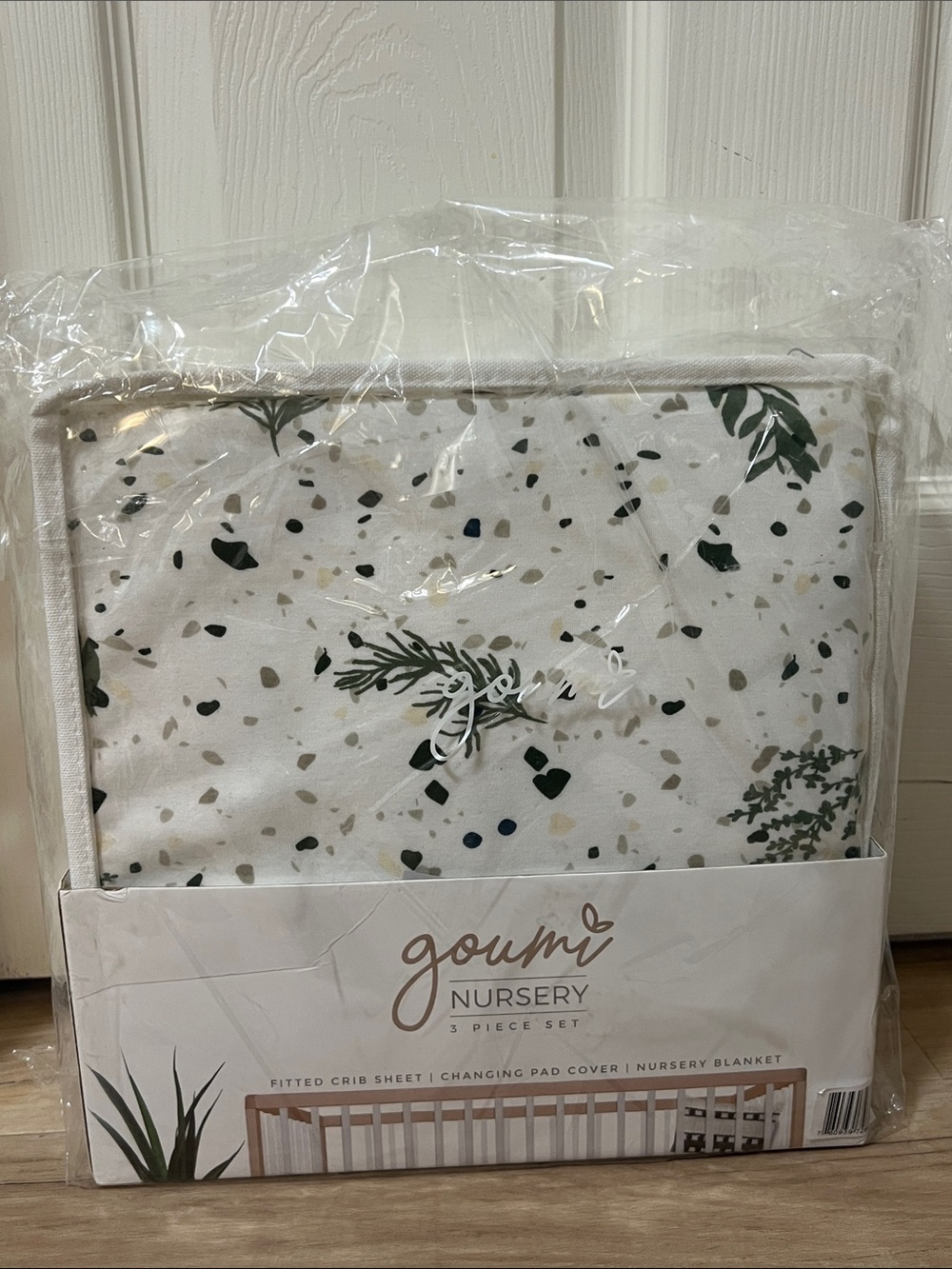 Goumi Nursery White Sheet Set with Green Botanical Sprigs